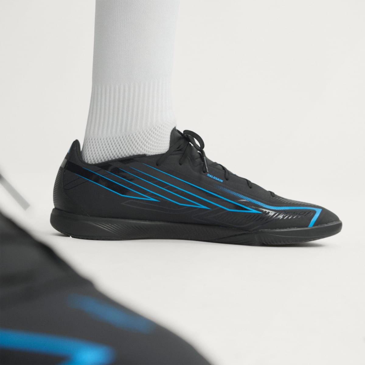 Adidas Men's F50 HYPERFAST LEAGUE Indoor Soccer Cleats - Core Black / Core Black / Lucid Ray Blue - Image 9