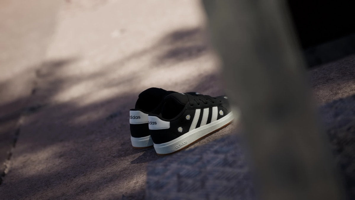 Adidas Kids' GRAND COURT 00s SHOES KIDS - Core Black / Off White / Gum - Image 2
