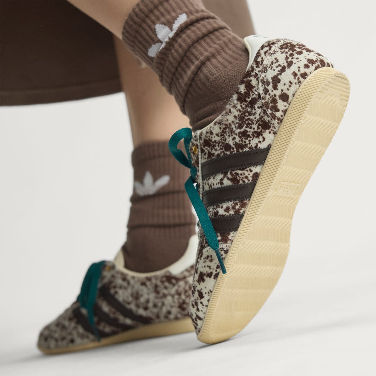 Adidas Women's JAPAN SHOES - Off White / Dark Brown / Gold Metallic - Image 5