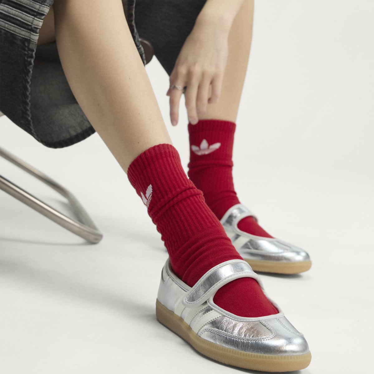 Adidas Women's SAMBA JANE SHOES - Silver Metallic / Off White / Gum - Image 2