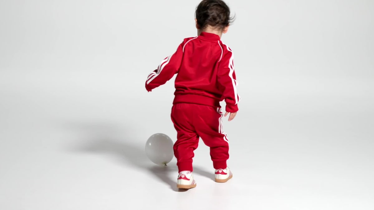 Adidas Kids' SAMBA OG COMFORT CLOSURE ELASTIC LACE SHOES - Cream White / Better Scarlet / Gum - Image 2