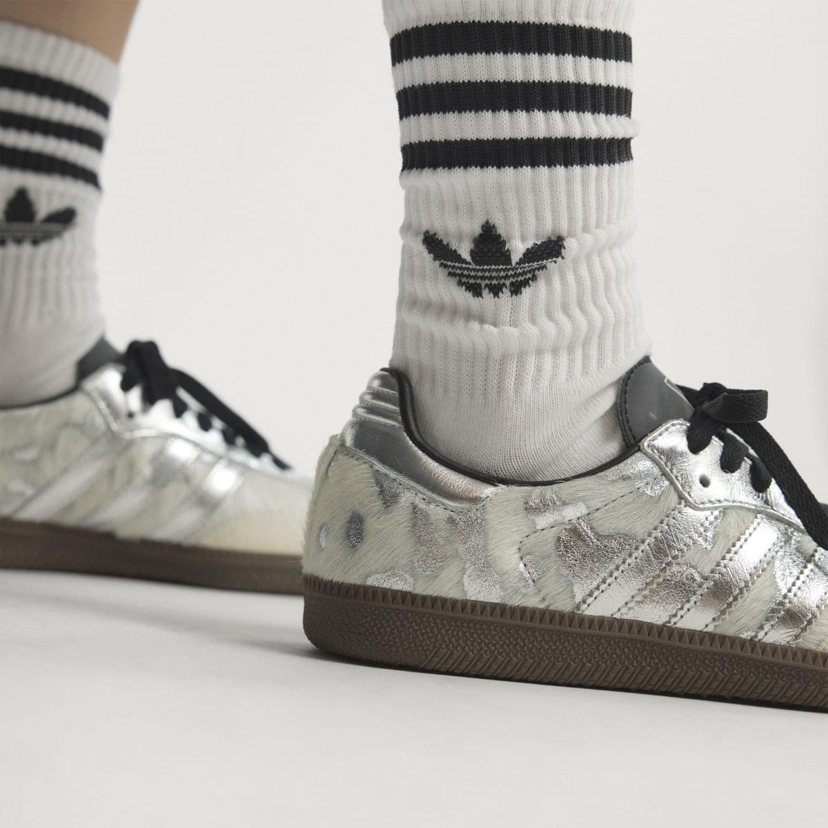 Adidas Women's SAMBA OG SHOES - Cream White / Silver Metallic / Core Black - Image 8
