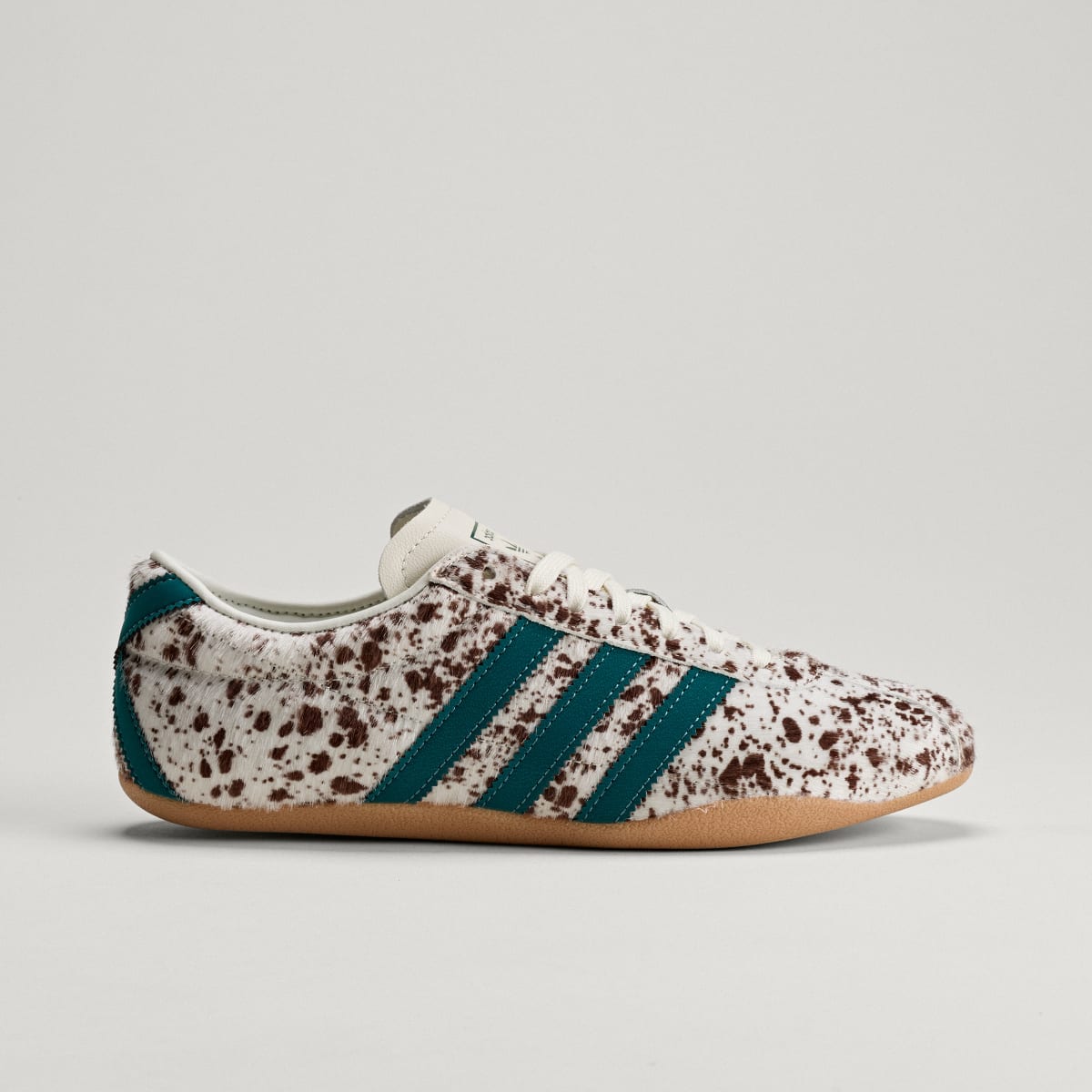 Adidas Women's TOKYO SHOES - Off White / Rich Green / Dark Brown - Image 3