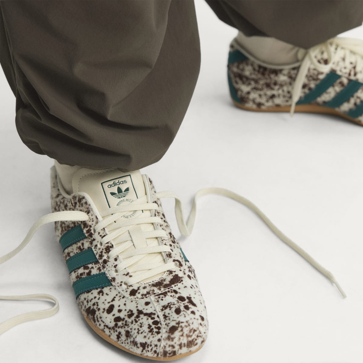 Adidas Women's TOKYO SHOES - Off White / Rich Green / Dark Brown - Image 5