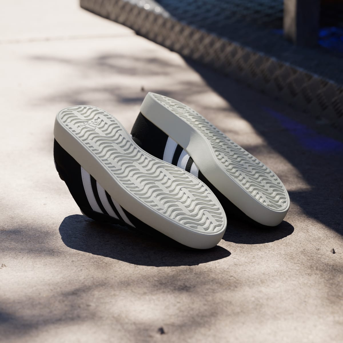 Adidas Women's VL Court 3.0 Shoes - Core Black / Cloud White / Gold Metallic - Image 4