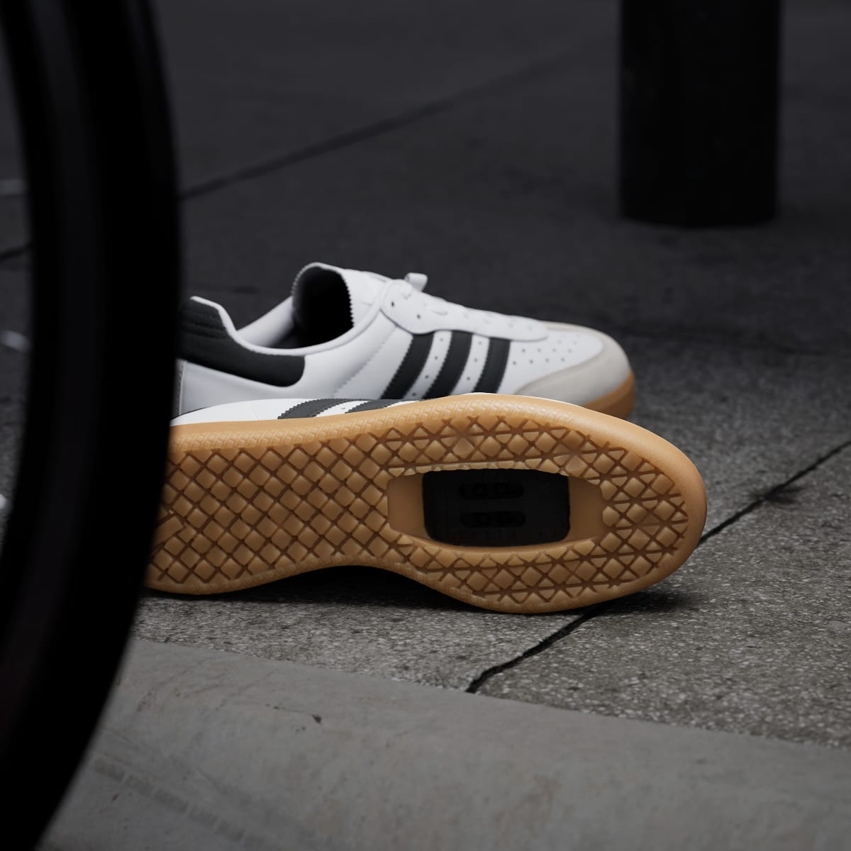 Adidas Men's Velosamba Leather Shoes - Cloud White / Core Black / Gold Metallic - Image 4